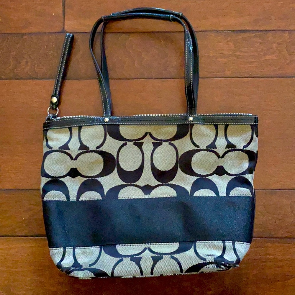 Medium size coach bag